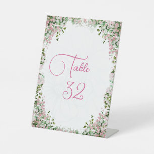 Staubige Rosenrot-Blush-Blumen-Hochzeitstisch-Numm Sockelschild