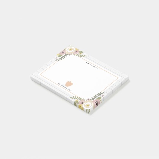 Staubiger grauer hölzerner rosa Apple-mit Post-it Klebezettel (angewinkelt)