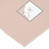 Staubpfirsichstreifen Terracotta Butterfly Monogra Mittelgroßer Tischläufer (Ecke)