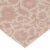 Staubrosafarbenes Blumenbrokatmuster Kurzer Tischläufer (Ecke)