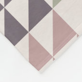 Staubrosafarbenes geometrisches Quiltmuster Fleecedecke (Ecke)