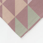 Staubrosafarbenes geometrisches Quiltmuster Fleecedecke (Ecke)