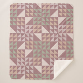 Staubrosafarbenes geometrisches Quiltmuster Sherpadecke