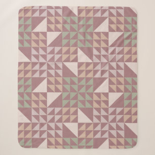 Staubrosafarbenes geometrisches Quiltmuster Sherpadecke