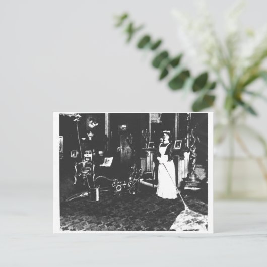 Staubsauger am Arbeitsplatz Postkarte (Stehend Vorderseite)