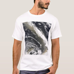 Staubsturm, der über dem Tasman Meer durchbrennt T-Shirt