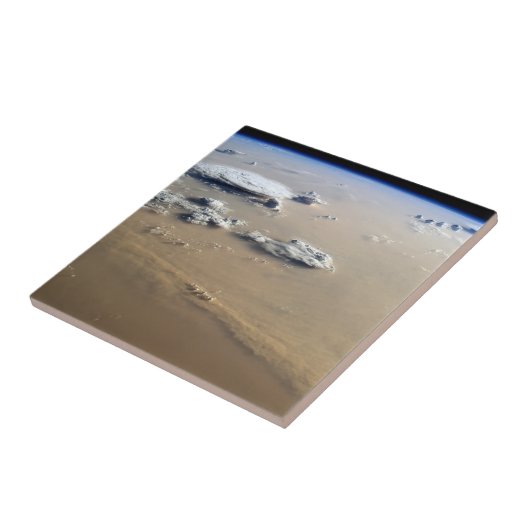 Staubsturm über die Sandmeere der Wüste Sahara. Fliese (Seite)