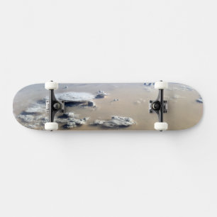 Staubsturm über die Sandmeere der Wüste Sahara. Skateboard