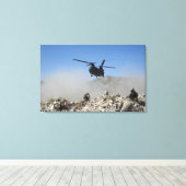 Staubwolken, die durch die Rotorabwaschanlage ange Leinwanddruck (Insitu (Holzboden))