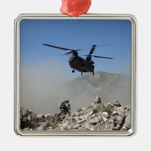 Staubwolken, die durch die Rotorabwaschanlage ange Silbernes Ornament (Vorne)