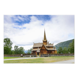 Stave church in Lom, Norwegen Foto drucken