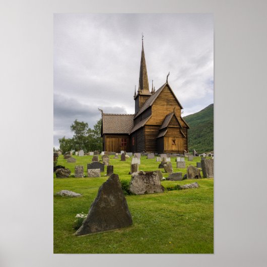 Stave Kirche mit Friedhof in Norwegen Poster (Vorne)