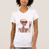 Stay Chill – Retro Skeleton Peace Sign Halloween  T-Shirt (Vorderseite)