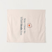 Stay Close to What Heals You Minimal Motivational Wandteppich (Vorderseite (Horizontal))