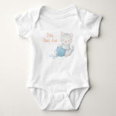 Stay Paws-itive Baby Bodysuit – Cute Kitten Nurser Baby Strampler (Vorderseite)