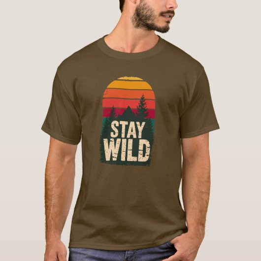 Stay Wild Vintage Sunset Mountain T-Shirt (Vorderseite)