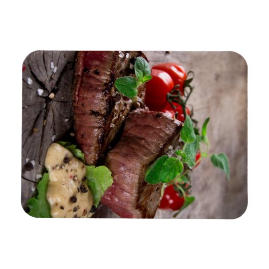 Steaks aus gegrillter Grillen mit frischen Kräuter Magnet (Horizontal)