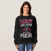 Stealing Hearts Like I Steal Pucks Funny Hockey Sweatshirt (Vorne ganz)