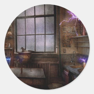 Steampunk - Der Mad Scientist Runder Aufkleber