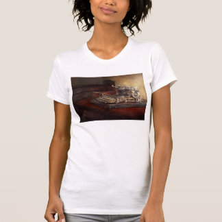 Steampunk - Eine grausame alte Schreibmaschine T-Shirt