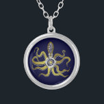 Steampunk Gears Octopus Kraken Versilberte Kette<br><div class="desc">Dieses tempierte Steampunk-Seemonster hat acht drahtseitige Goldappendationen,  einen zentralen silbernen Gang und viele Gänge und Schrauben,  aus denen sich Kopf,  Augen und Saugnäpfe zusammensetzen. Es ist ein Roboter-Oktopus / kraken,  ein Metall-Maschine-Monster für jeden,  der Geeky Science-Fiktion / Fantasy Kreaturen mag. Die dunkelblaue Hintergrundfarbe ist anpassbar.</div>