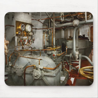 Steampunk - im Motorraum Mousepad