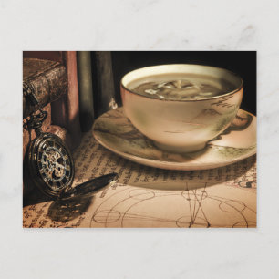 Steampunk-Kaffeetasse auf Untertasse mit Taschenuh Postkarte