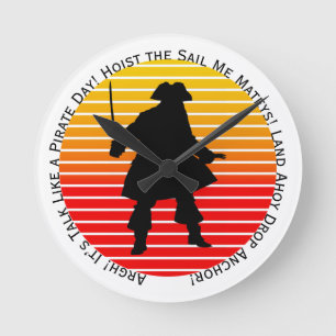 Steampunk-Piraten sprechen am Tag des Piraten-Rede Runde Wanduhr