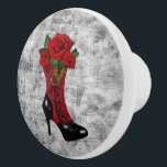 Steampunk Romantic Boot W/Rote Rosen Keramik Knob Keramikknauf<br><div class="desc">Steampunk burgundy Stiefel mit schwarzen High Heels mit rote Rosen mit einem Vintagen französisch geschriebenen Hintergrund Keramik Drehknopf. Speziell für projektorientierte Individuen konzipiert. Was für eine schöne Art, um Ihr Projekt zu beenden oder eine besondere Touch zu jedem neu fertig gestellten Projekt hinzuzufügen. Ideal für Ihre Küche oder Badezimmerschränke oder...</div>