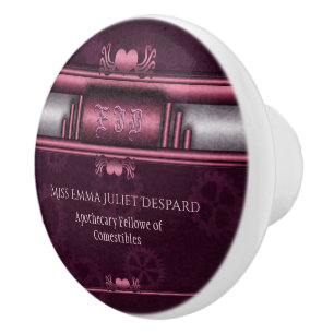 Steampunk, rosa Herzen auf Gängen mit Monogramm Keramikknauf