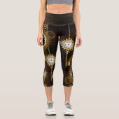 Steampunk Rusty Hintergrund mit türkisfarbenen Lin Capri Leggings (Vorderseite)
