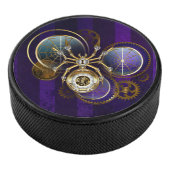 Steampunk Spider im Lila Hintergrund Eishockey Puck (3/4)
