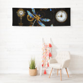 Steampunkdrachenfliegen auf braunem, gestreiften H Banner (Insitu)