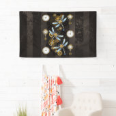 Steampunkdrachenfliegen auf braunem, gestreiften H Banner (Insitu)