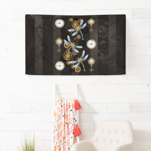 Steampunkdrachenfliegen auf braunem, gestreiften H Banner (Insitu)