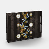 Steampunkdrachenfliegen auf braunem, gestreiften H Fotoblock (Links)