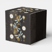 Steampunkdrachenfliegen auf braunem, gestreiften H Geschenkschachtel (Rückseite)