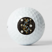 Steampunkdrachenfliegen auf braunem, gestreiften H Golfball (Vorderseite)