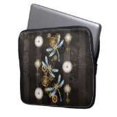 Steampunkdrachenfliegen auf braunem, gestreiften H Laptopschutzhülle (Vorderseite Links)