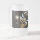 Steampunkdrachenfliegen auf braunem, gestreiften H Mattglas Bierglas (Vorderseite Links)