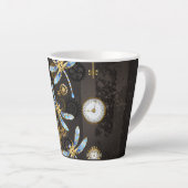 Steampunkdrachenfliegen auf braunem, gestreiften H Milchtasse (Rechte Ecke)