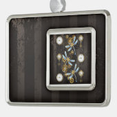 Steampunkdrachenfliegen auf braunem, gestreiften H Rahmen-Ornament Silber (Links)