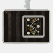 Steampunkdrachenfliegen auf braunem, gestreiften H Rahmen-Ornament Silber (Vorderseite)