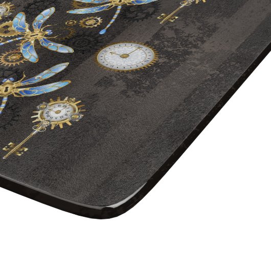 Steampunkdrachenfliegen auf braunem, gestreiften H Schneidebrett (Ecke)