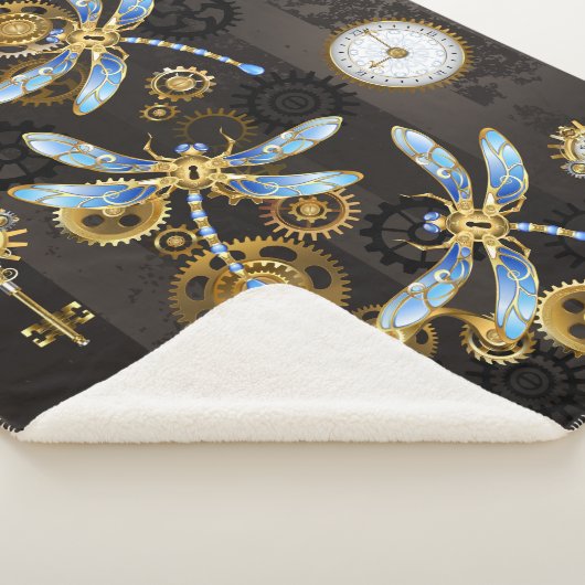 Steampunkdrachenfliegen auf braunem, gestreiften H Sherpadecke (3/4)