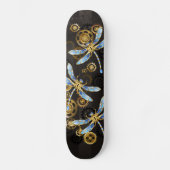 Steampunkdrachenfliegen auf braunem, gestreiften H Skateboard (Vorderseite)