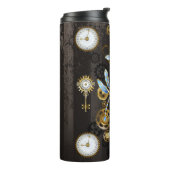 Steampunkdrachenfliegen auf braunem, gestreiften H Thermosbecher (Nach links gedreht)