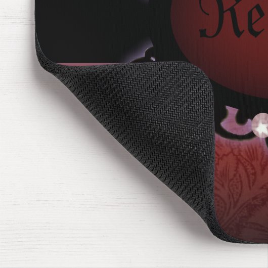 Steampunkschwarz und rotes gotisches Monogramm Mousepad (Ecke)