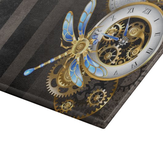 Steampunkuhr mit mechanischer Libelle Schneidebrett (Ecke)