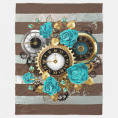 Steampunkuhr und türkisfarbene Rose auf Streifen Fleecedecke (Vorderseite)